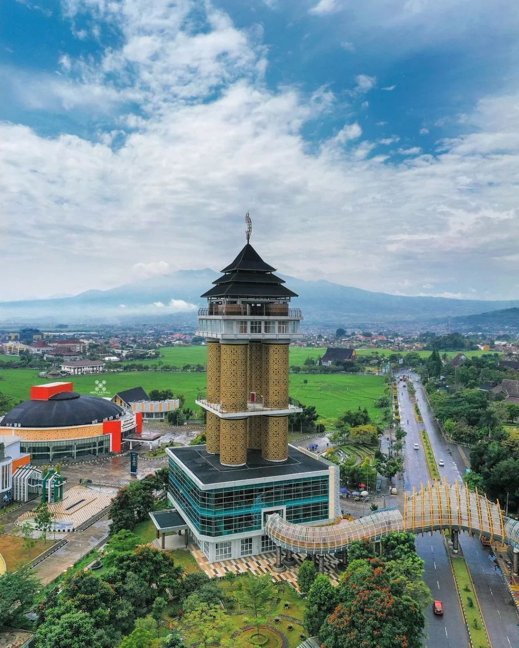 gerbang kecamatan Ciparay